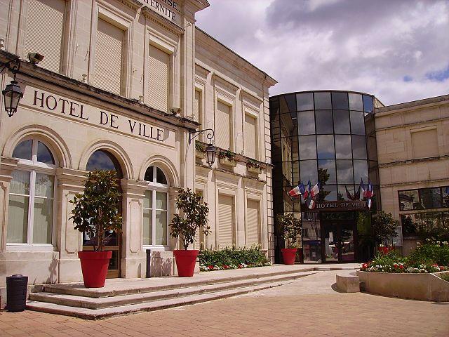 Cosne-Cours-sur-Loire - Immobilier - CENTURY 21 Agence Ducreux - Mairie - place du Docteur-Jacques-Huyghues-des-Étages