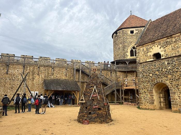 COSNE-COURS-SUR-LOIRE - Immobilier - CENTURY 21 Agence Ducreux - Château_Guédelon_Treigny-Perreuse-Sainte-Colombe