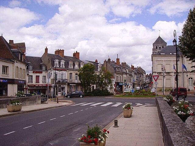 Cosne-Cours-sur-Loire - Immobilier - CENTURY 21 Agence Ducreux  - Pont sur le Nohain près du cinéma Éden