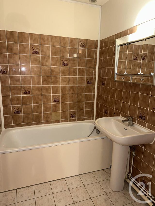 maison à vendre - 6 pièces - 112.1 m2 - LERE - 18 - CENTRE - Century 21 Agence Ducreux