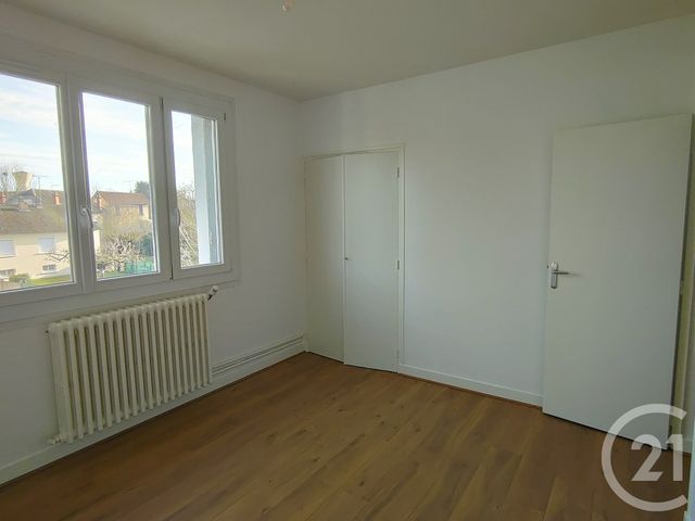 Appartement T3 à vendre - 4 pièces - 58.4 m2 - COSNE COURS SUR LOIRE - 58 - BOURGOGNE - Century 21 Agence Ducreux