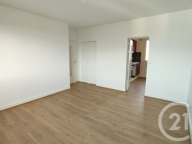 Appartement T3 à vendre - 4 pièces - 58.4 m2 - COSNE COURS SUR LOIRE - 58 - BOURGOGNE - Century 21 Agence Ducreux