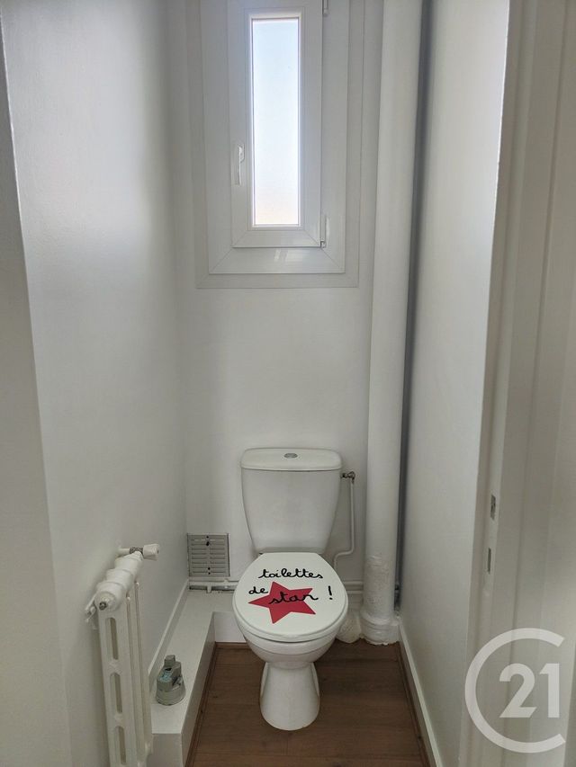 Appartement T3 à vendre - 4 pièces - 58.4 m2 - COSNE COURS SUR LOIRE - 58 - BOURGOGNE - Century 21 Agence Ducreux