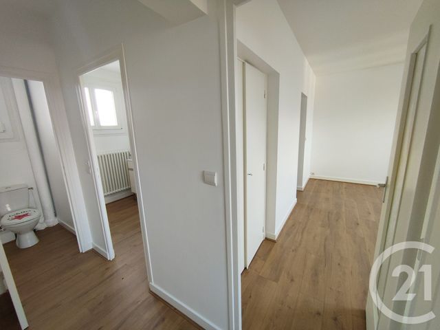 Appartement T3 à vendre - 4 pièces - 58.4 m2 - COSNE COURS SUR LOIRE - 58 - BOURGOGNE - Century 21 Agence Ducreux