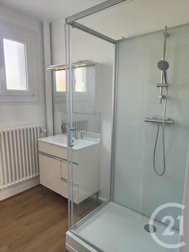 Appartement T3 à vendre - 4 pièces - 58.4 m2 - COSNE COURS SUR LOIRE - 58 - BOURGOGNE - Century 21 Agence Ducreux