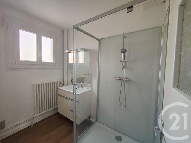 Appartement T3 à vendre - 4 pièces - 58.4 m2 - COSNE COURS SUR LOIRE - 58 - BOURGOGNE - Century 21 Agence Ducreux