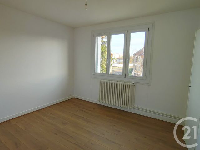 Appartement T3 à vendre - 4 pièces - 58.4 m2 - COSNE COURS SUR LOIRE - 58 - BOURGOGNE - Century 21 Agence Ducreux