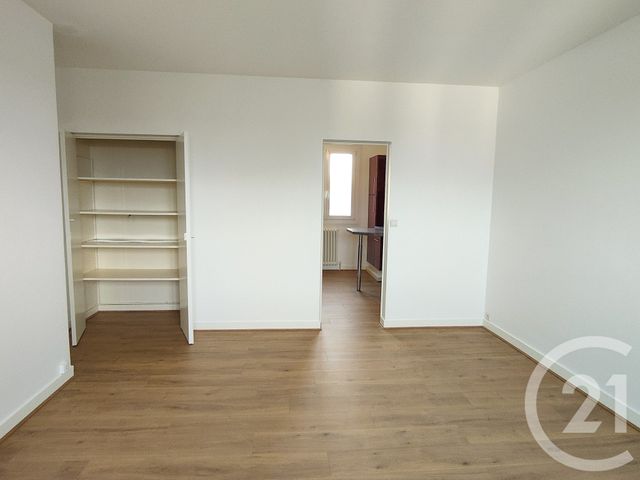 Appartement T3 à vendre - 4 pièces - 58.4 m2 - COSNE COURS SUR LOIRE - 58 - BOURGOGNE - Century 21 Agence Ducreux