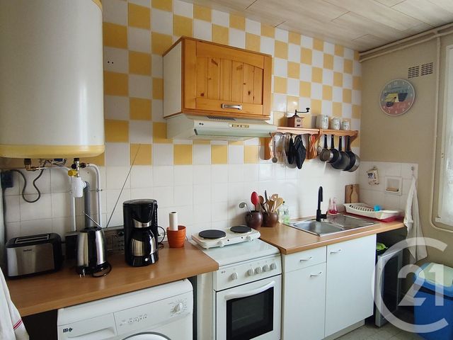 Appartement T3 à vendre - 4 pièces - 60.0 m2 - COSNE COURS SUR LOIRE - 58 - BOURGOGNE - Century 21 Agence Ducreux