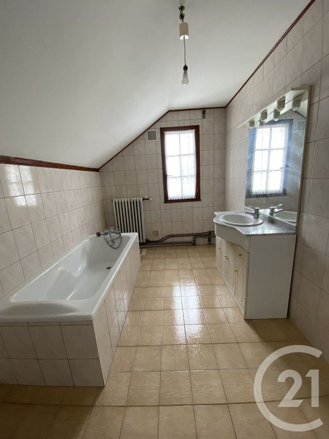 maison à vendre - 8 pièces - 202.0 m2 - BANNAY - 18 - CENTRE - Century 21 Agence Ducreux