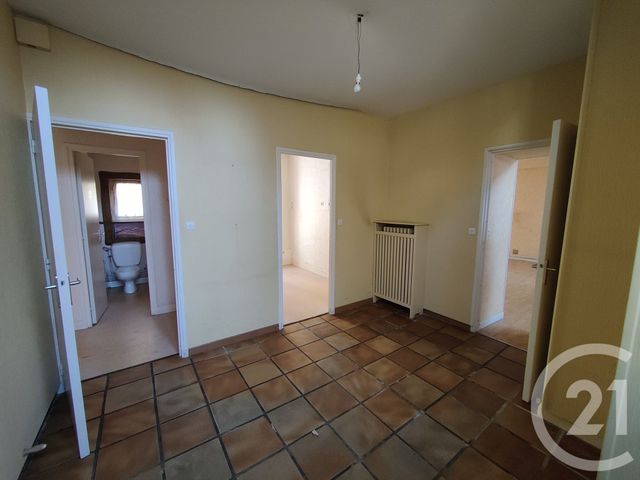 Appartement F2 à vendre - 4 pièces - 82.0 m2 - COSNE COURS SUR LOIRE - 58 - BOURGOGNE - Century 21 Agence Ducreux
