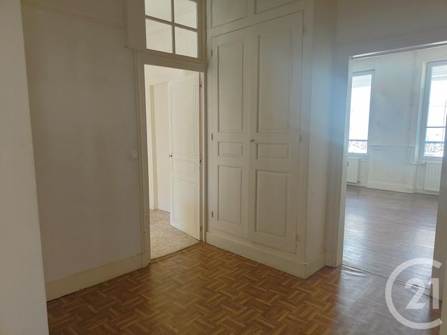 Appartement T4 à vendre - 5 pièces - 82.5 m2 - COSNE COURS SUR LOIRE - 58 - BOURGOGNE - Century 21 Agence Ducreux