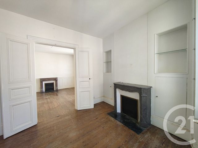 Appartement T4 à vendre - 5 pièces - 82.5 m2 - COSNE COURS SUR LOIRE - 58 - BOURGOGNE - Century 21 Agence Ducreux