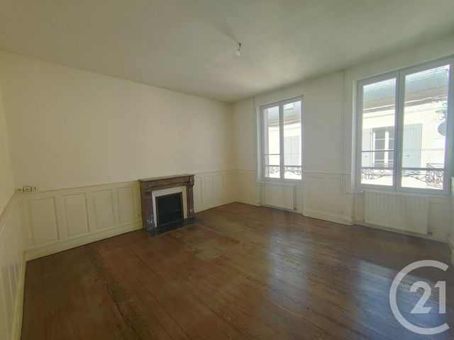 Appartement T4 à vendre - 5 pièces - 82.5 m2 - COSNE COURS SUR LOIRE - 58 - BOURGOGNE - Century 21 Agence Ducreux