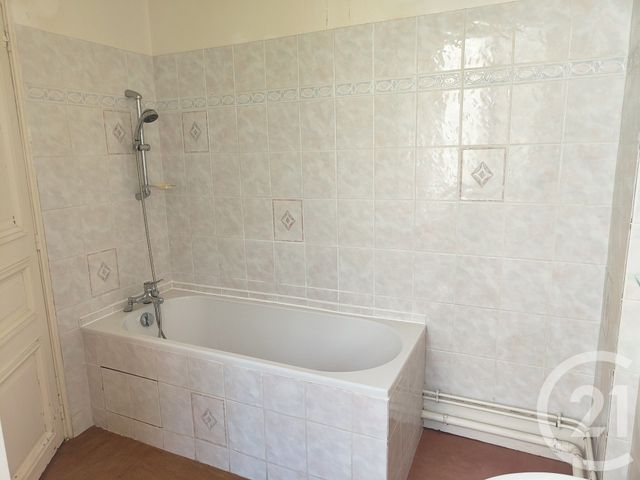 Appartement T4 à vendre - 5 pièces - 82.5 m2 - COSNE COURS SUR LOIRE - 58 - BOURGOGNE - Century 21 Agence Ducreux