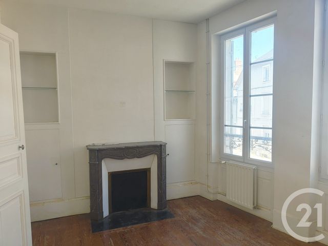 Appartement T4 à vendre - 5 pièces - 82.5 m2 - COSNE COURS SUR LOIRE - 58 - BOURGOGNE - Century 21 Agence Ducreux